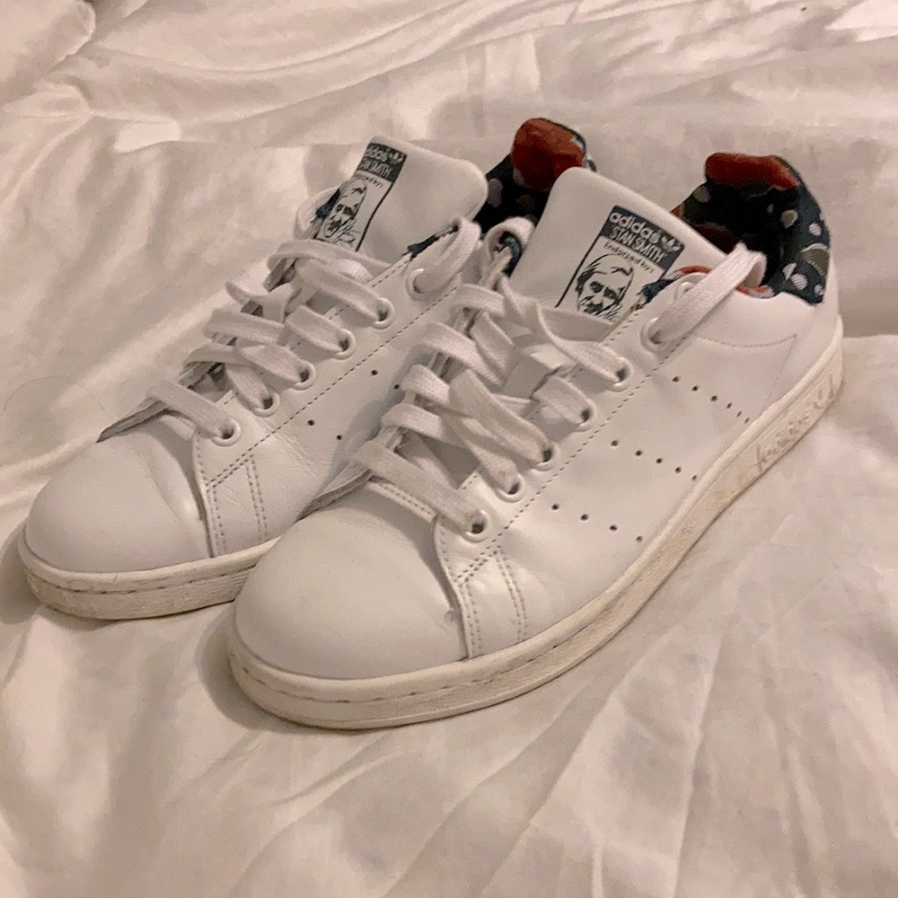 White women’s Stan Smiths. Size 7. Excellent condition. Floral detailing.